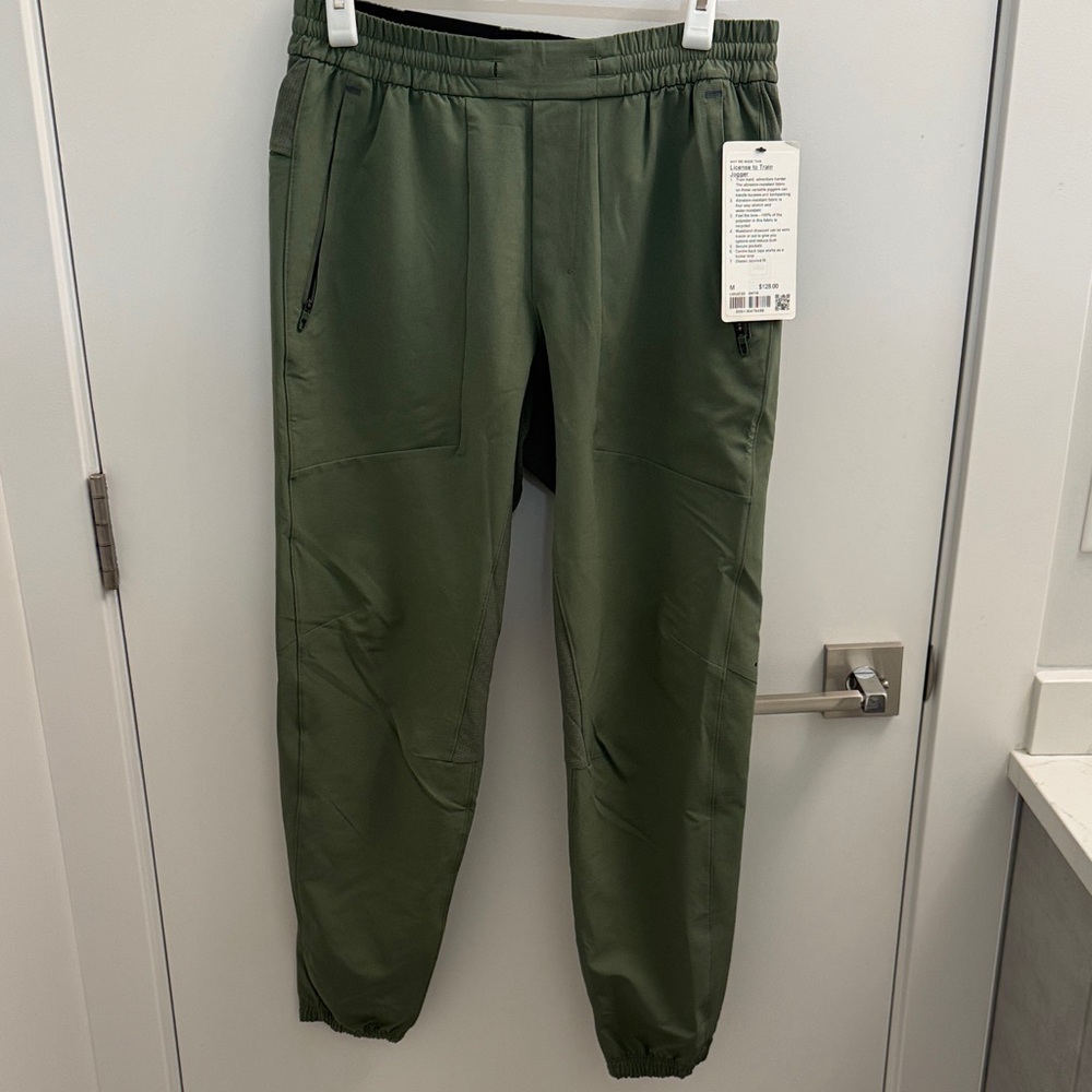 lululemon athletica License to Train Jogger in Olive Green
